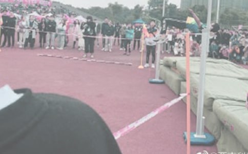 叮叮当当比跳高睡前故事