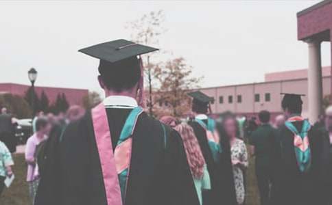 关于毕业生自我介绍模板锦集七篇