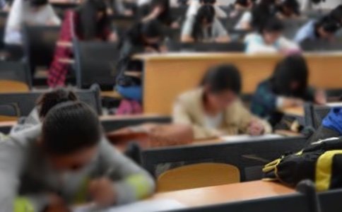 ����ѧ���ı�ҵף����