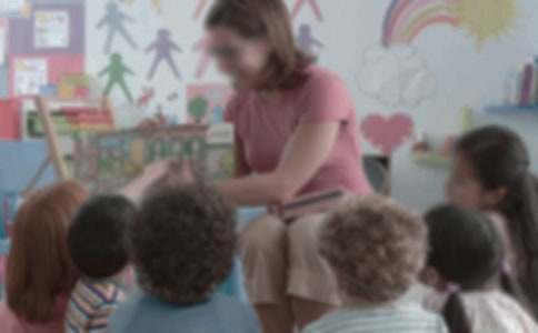 老师向学生自我介绍