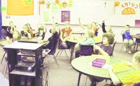 【热门】小学生老鹰捉小鸡作文300字四篇